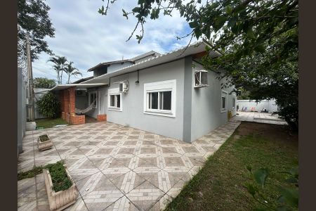 Casa à venda com 132m², 4 quartos e 2 vagas Casa à venda com 132m², 4 quartos e 2 vagasÁrea externa