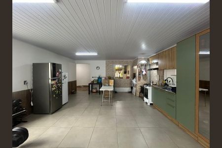Casa à venda com 132m², 4 quartos e 2 vagas Casa à venda com 132m², 4 quartos e 2 vagasCozinha