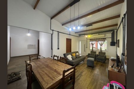 Sala de casa à venda com 4 quartos, 132m² em Harmonia, Canoas