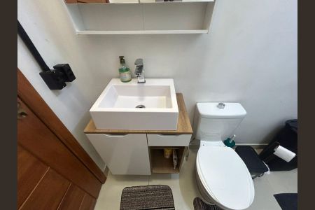 Casa à venda com 132m², 4 quartos e 2 vagas Casa à venda com 132m², 4 quartos e 2 vagasBanheiro