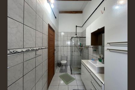 Casa à venda com 132m², 4 quartos e 2 vagas Casa à venda com 132m², 4 quartos e 2 vagasBanheiro da Suíte