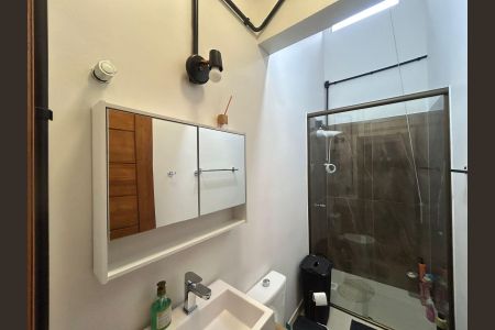 Casa à venda com 132m², 4 quartos e 2 vagas Casa à venda com 132m², 4 quartos e 2 vagasBanheiro