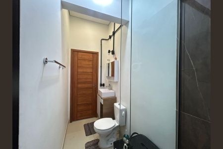 Casa à venda com 132m², 4 quartos e 2 vagas Casa à venda com 132m², 4 quartos e 2 vagasBanheiro