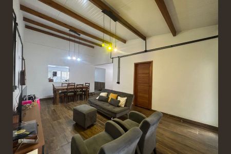 Sala de casa à venda com 4 quartos, 132m² em Harmonia, Canoas