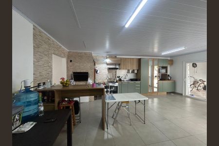 Casa à venda com 132m², 4 quartos e 2 vagas Casa à venda com 132m², 4 quartos e 2 vagasCozinha