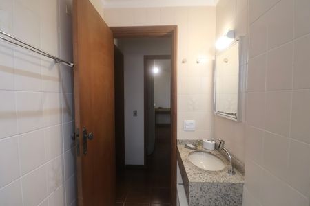 Apartamento para alugar com 120m², 4 quartos e 1 vaga Apartamento para alugar com 120m², 4 quartos e 1 vagaBanheiro Social 2