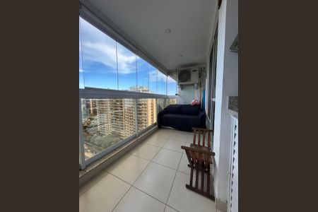 Apartamento à venda com 62m², 2 quartos e 1 vaga Apartamento à venda com 62m², 2 quartos e 1 vagaVaranda