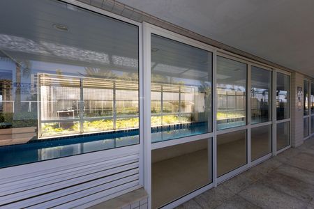 Apartamento à venda com 74m², 2 quartos e 2 vagasÁrea comum - Piscina Térmica