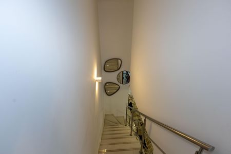 Apartamento à venda com 74m², 2 quartos e 2 vagasEscada 