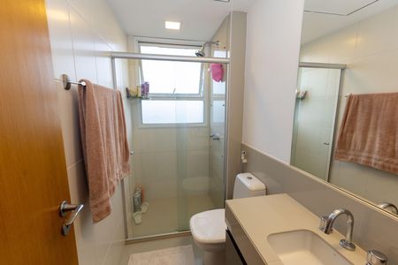 Apartamento à venda com 74m², 2 quartos e 2 vagasBanheiro da Suíte 1