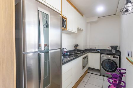 Cozinha de apartamento à venda com 2 quartos, 34m² em Jardim Miriam, São Paulo
