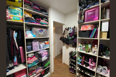 Apartamento à venda com 63m², 2 quartos e 1 vaga Apartamento à venda com 63m², 2 quartos e 1 vagaCloset