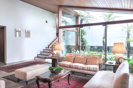 Casa à venda com 4 quartos, 366m² em Vila Tramontano, São Paulo
