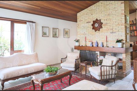 Casa à venda com 4 quartos, 366m² em Vila Tramontano, São Paulo