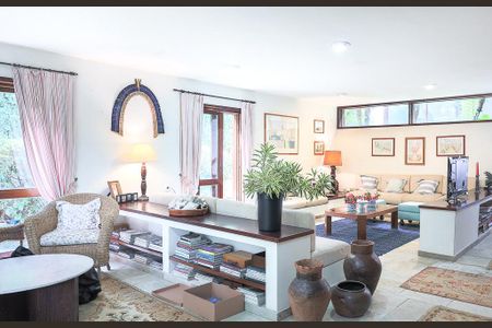 Casa à venda com 4 quartos, 366m² em Vila Tramontano, São Paulo