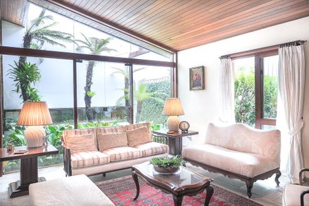 Casa à venda com 4 quartos, 366m² em Vila Tramontano, São Paulo