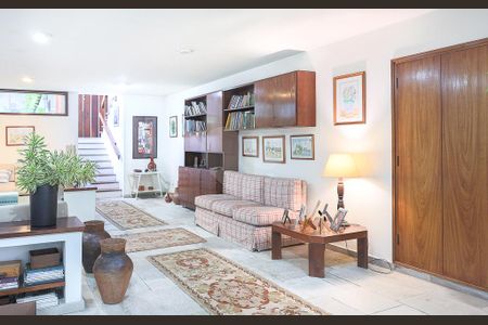 Casa à venda com 4 quartos, 366m² em Vila Tramontano, São Paulo
