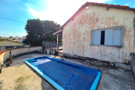 Casa à venda com 350m², 3 quartos e 4 vagas Casa à venda com 350m², 3 quartos e 4 vagasÁrea comum - Piscina
