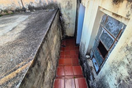Casa à venda com 350m², 3 quartos e 4 vagas Casa à venda com 350m², 3 quartos e 4 vagasEscada