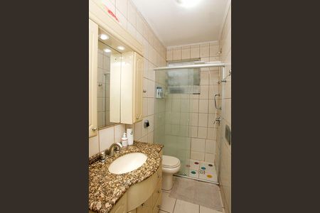 Banheiro de apartamento à venda com 1 quarto, 41m² em Menino Deus, Porto Alegre
