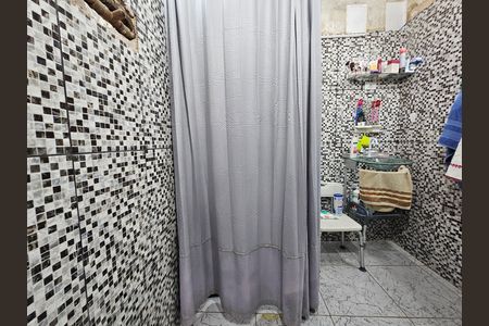 Casa à venda com 70m², 3 quartos e 2 vagasBanheiro