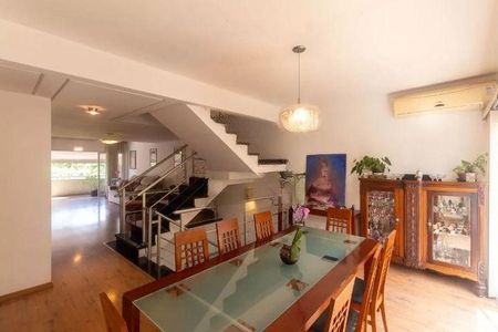 Casa à venda com 277m², 3 quartos e 4 vagas