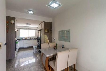 Casa à venda com 277m², 3 quartos e 4 vagas