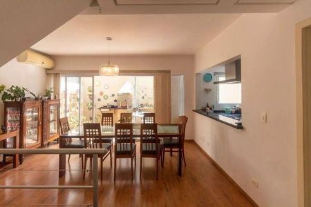 Casa à venda com 277m², 3 quartos e 4 vagas