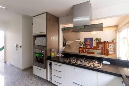 Casa à venda com 277m², 3 quartos e 4 vagas