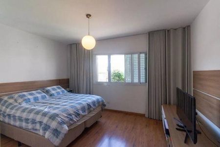 Casa à venda com 277m², 3 quartos e 4 vagas