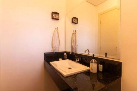 Casa à venda com 277m², 3 quartos e 4 vagas