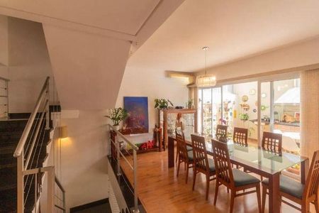 Casa à venda com 277m², 3 quartos e 4 vagas