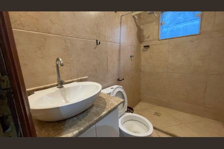 Banheiro de apartamento para alugar com 1 quarto, 55m² em Freguesia (ilha do Governador), Rio de Janeiro