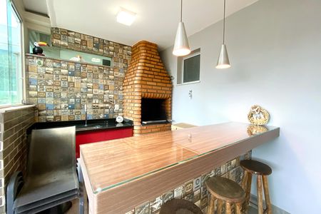 Apartamento à venda com 167m², 3 quartos e 2 vagas Apartamento à venda com 167m², 3 quartos e 2 vagasChurrasqueira
