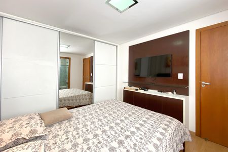 Apartamento à venda com 167m², 3 quartos e 2 vagas Apartamento à venda com 167m², 3 quartos e 2 vagasSuite