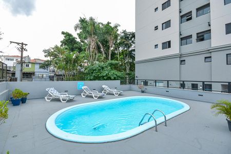 Apartamento à venda com 74m², 3 quartos e 2 vagas Apartamento à venda com 74m², 3 quartos e 2 vagasÁrea comum - Piscina