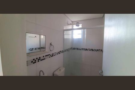 Banheiro de casa para alugar com 1 quarto, 53m² em Umuarama, Osasco