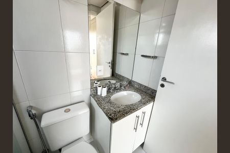 Apartamento à venda com 82m², 3 quartos e 2 vagasBanheiro suíte 