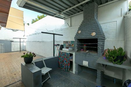Casa à venda com 318m², 4 quartos e 2 vagasCHURRASQUEIRA E QUINTAL