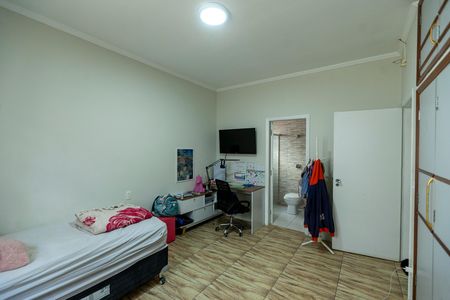 Casa à venda com 318m², 4 quartos e 2 vagasQUARTO SUITE