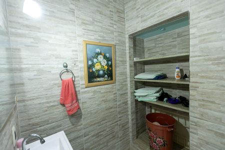Casa à venda com 318m², 4 quartos e 2 vagasBANHEIRO SOCIAL