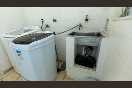 Casa à venda com 318m², 4 quartos e 2 vagasÁREA DE SERVIÇO