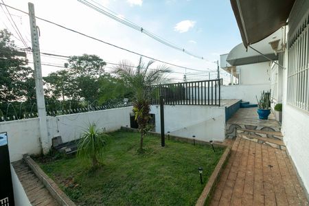 Casa à venda com 318m², 4 quartos e 2 vagasÁREA FRONTAL