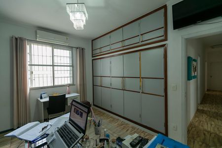 Casa à venda com 318m², 4 quartos e 2 vagasQUARTO 2 ESCRITORIO
