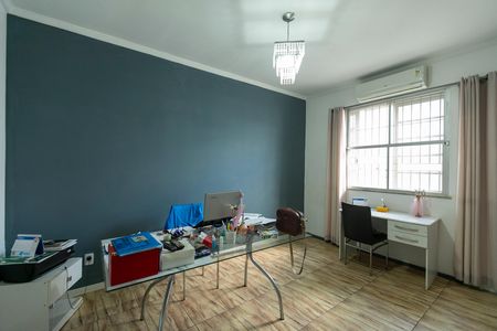 Casa à venda com 318m², 4 quartos e 2 vagasQUARTO 2 ESCRITORIO