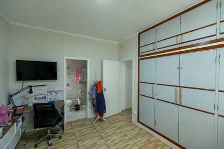 Casa à venda com 318m², 4 quartos e 2 vagasQUARTO SUITE