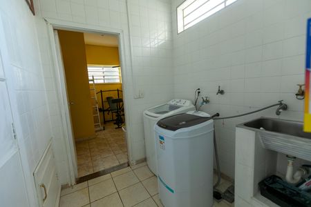 Casa à venda com 318m², 4 quartos e 2 vagasÁREA DE SERVIÇO