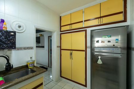 Casa à venda com 318m², 4 quartos e 2 vagasCOZINHA