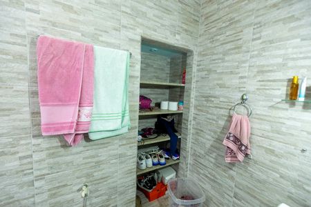 Casa à venda com 318m², 4 quartos e 2 vagasBANHEIRO SUITE