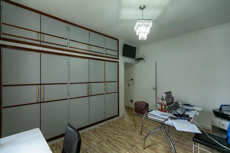 Casa à venda com 318m², 4 quartos e 2 vagasQUARTO 2 ESCRITORIO